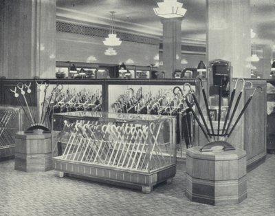 Harrods, licznik parasoli (zdjęcie czarno-białe) autorstwa English Photographer