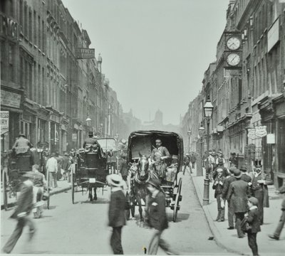 Hatton Garden: patrząc na północ od Holborn Circus, Londyn, 1895 autorstwa English Photographer