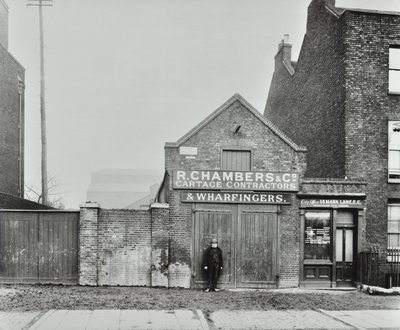 High Street, North Woolwich; później Pier Road, 1899 autorstwa English Photographer