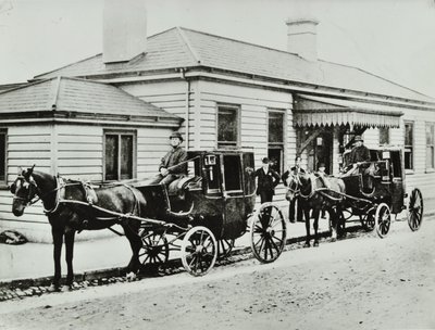 Dorożki konne na stacji Westbourne Park, 1885 autorstwa English Photographer