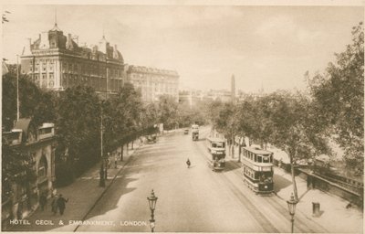Hotel Cecil and Embankment, Londyn autorstwa English Photographer