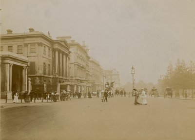 Hyde Park Corner i Piccadilly, Londyn autorstwa English Photographer