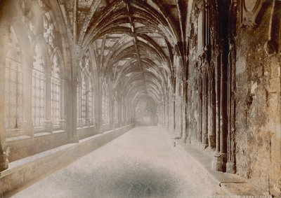 Wnętrze krużganków w Opactwie Westminsterskim autorstwa English Photographer