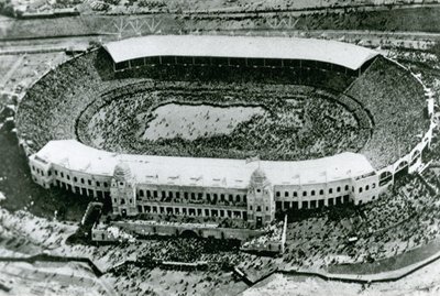 Inwazja na stadion na pierwszy finał Wembley Cup, 1923 autorstwa English Photographer