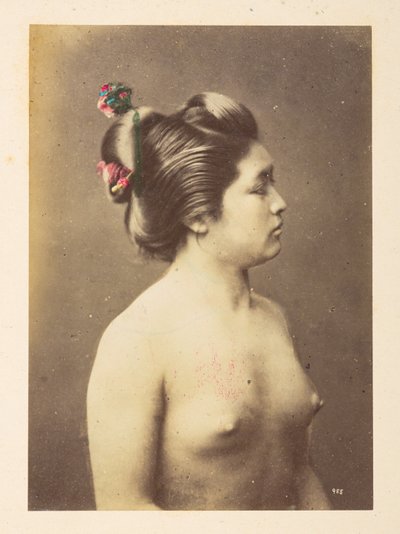 [Japoński] Kąpiące się dziewczyny, Połowa długości prawy profil portret nagiej młodej kobiety,  Fotograf: Nieznany  Lucas Collection: Fotograficzny zapis światowej trasy koncertowej Charlesa Jamesa i Mortona P, Lucas autorstwa English Photographer