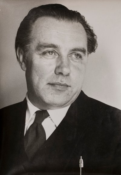 Jerzy Faczyński, polski architekt, który przybył do Wielkiej Brytanii jako uchodźca w 1941 roku (zdjęcie czarno-białe) autorstwa English Photographer