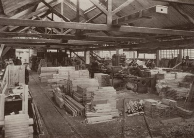 Fabryka stolarki, Burton-on-Trent: Widok warsztatu stolarskiego nr 2 (zdjęcie czarno-białe) autorstwa English Photographer