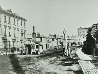 Kilburn Toll Gate na południowym krańcu Kilburn High Road przy skrzyżowaniu Kilburn Priory, Camden Libraries, 1875 autorstwa English Photographer
