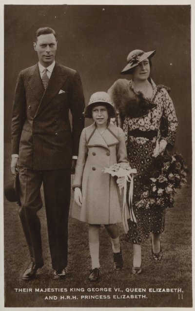 Król Jerzy VI, królowa Maria i ich najstarsza córka, księżniczka Elżbieta (zdjęcie b/w) autorstwa English Photographer