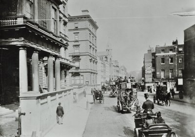 Knightsbridge, Westminster LB: patrząc na wschód przez Albert Gate, 1890 autorstwa English Photographer
