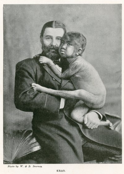Krao, The Missing Link, wystawiony w Aquarium w Westminster w Londynie w 1887 r. autorstwa English Photographer