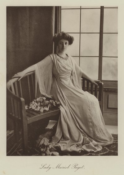 Lady Muriel Paget (zdjęcie czarno-białe) autorstwa English Photographer