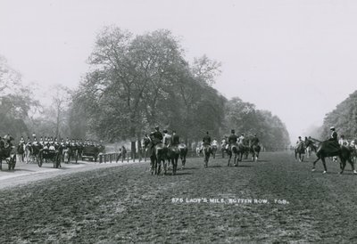 Ladys Mile, Rotten Row, Hyde Park, Londyn autorstwa English Photographer