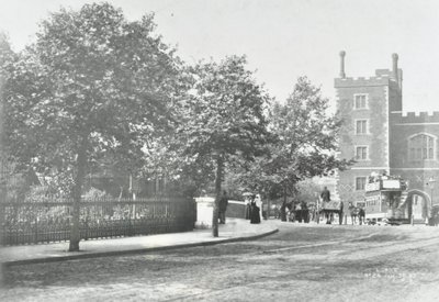 Lambeth Bridge: droga dojazdowa z pałacem Lambeth w tle, 1897 autorstwa English Photographer