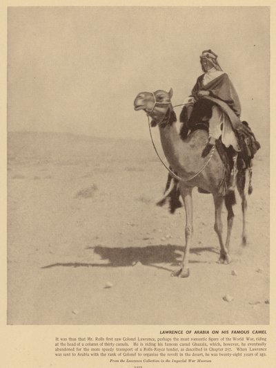 Lawrence z Arabii na słynnym wielbłądzie (zdjęcie czarno-białe) autorstwa English Photographer