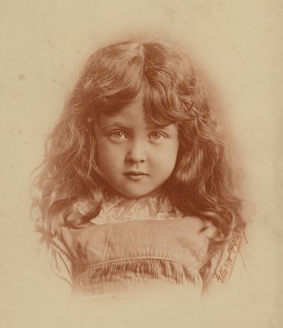 Mała dziewczynka (zdjęcie czarno-białe) autorstwa English Photographer