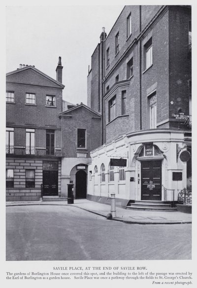 Londyn: Savile Place, na końcu Savile Row (zdjęcie czarno-białe) autorstwa English Photographer
