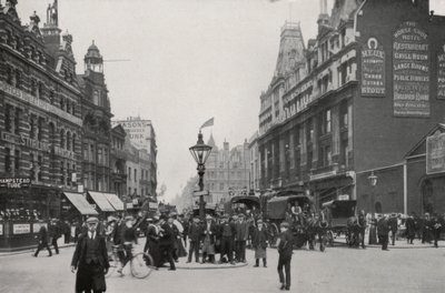 Londyn: Tottenham Court Road (zdjęcie czarno-białe) autorstwa English Photographer