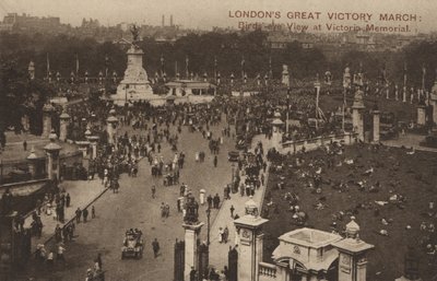 Londyński Wielki Marsz Zwycięstwa, widok z lotu ptaka na Victoria Memorial (zdjęcie czarno-białe) autorstwa English Photographer