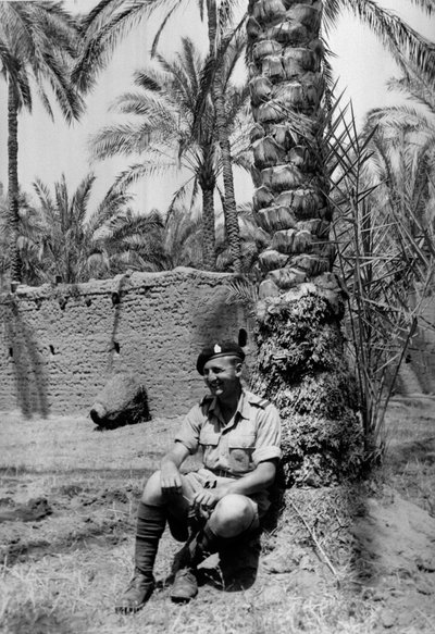 Louis Cohen, z albumu opracowanego przez majora WHJ Sale, 1943 autorstwa English Photographer