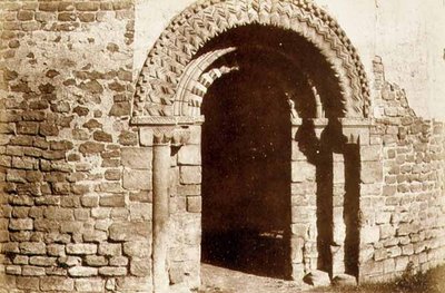 Zamek Ludlow: wejście do Kościoła Okrągłego, ok.1852-3 (foto) autorstwa English Photographer
