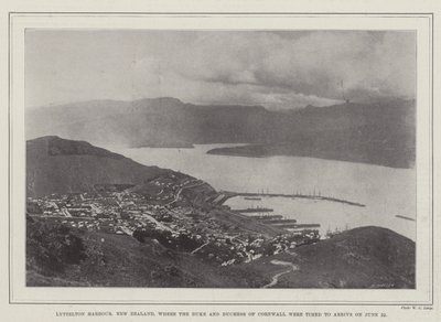 Port Lyttelton w Nowej Zelandii, do którego książę i księżna Kornwalii mieli przybyć 22 czerwca autorstwa English Photographer