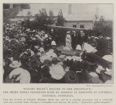 Madame Melbas powraca do swojego miejsca urodzenia, Prima Donna z przemówieniem wygłoszonym przez pracowników w Cavehill, Lilydale, Australia autorstwa English Photographer