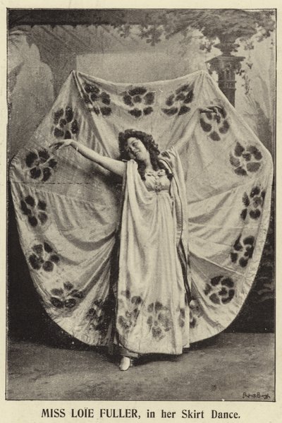 Panna Loie Fuller w tańcu spódnicy autorstwa English Photographer