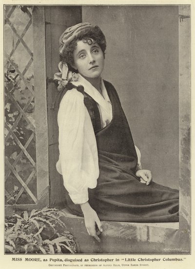 Panna Moore, jako Pepita, przebrana za Krzysztofa w "Małym Krzysztofie Kolumbie". autorstwa English Photographer