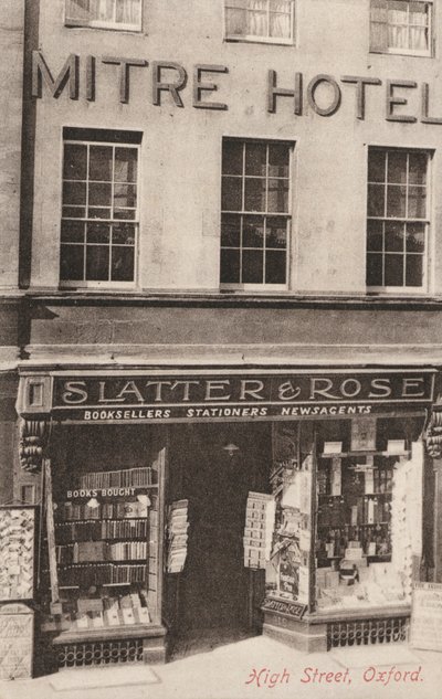 Mitre Hotel and Slatter and Rose, High Street, Oxford (zdjęcie czarno-białe) autorstwa English Photographer