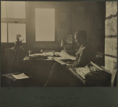 Moje biuro w GHQ, 1917-18 autorstwa English Photographer