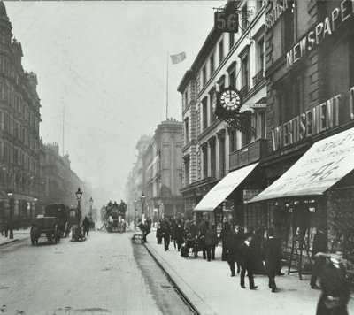 New Oxford Street: patrząc na zachód przez Bloomsbury Way, 1890 autorstwa English Photographer