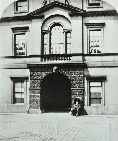 Northumberland House, Charing Cross, Westminster LB: dziedziniec, 1880 autorstwa English Photographer