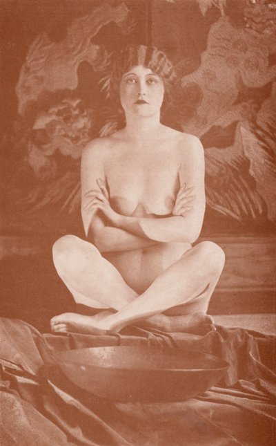 Sztuka nudystów: Budda (zdjęcie czarno-białe) autorstwa English Photographer