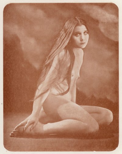 Sztuka nudystów: Dolores (zdjęcie czarno-białe) autorstwa English Photographer