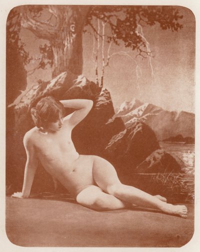 Sztuka nudystów: Lady of the Lake (zdjęcie czarno-białe) autorstwa English Photographer