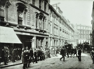 Old Broad Street, wejście do giełdy, City of London, 1890 autorstwa English Photographer