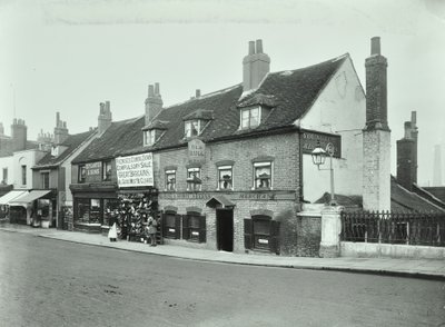Old Bull, Wandsworth High Street, 1897 autorstwa English Photographer