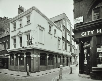 Stara kawiarnia, 49 Beak Street, 1976 autorstwa English Photographer