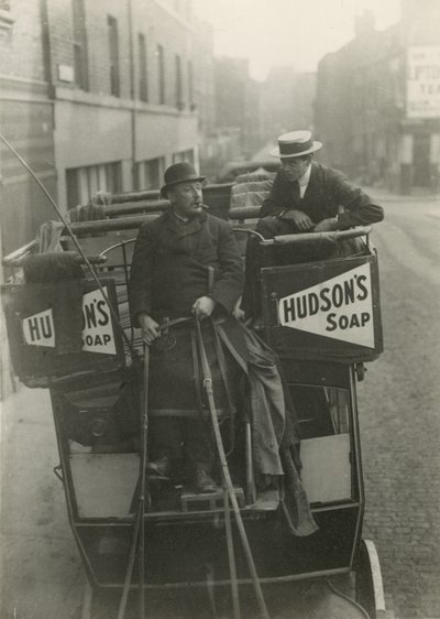 Omnibus i kierowca autorstwa English Photographer