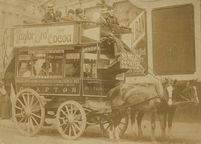 Omnibus i kierowca autorstwa English Photographer