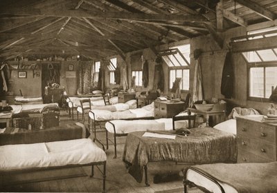 Jedna z sypialni, Donington Hall, ilustracja z niemieckich więźniów w Wielkiej Brytanii (fotograwiura) autorstwa English Photographer
