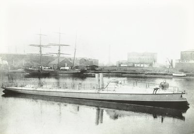 Jeden z trzech torpedowców zbudowanych dla rządu portugalskiego, Londyn, 1881 r. autorstwa English Photographer