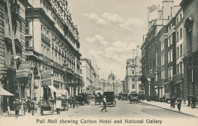 Pall Mall East pokazuje Carlton Hotel i National Gallery autorstwa English Photographer