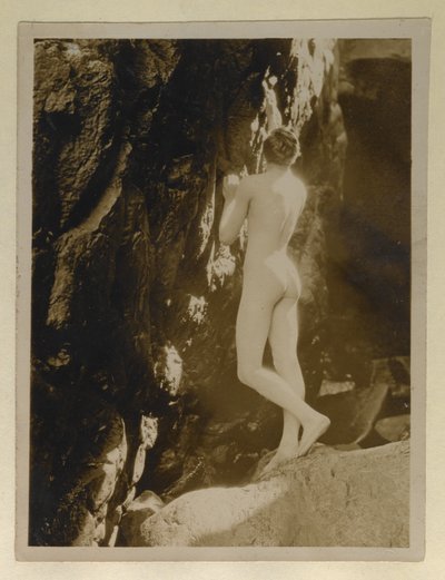 Fotografia nagiego Alistaira Grahama, przechowywana wraz z listem do Evelyn Waugh, ok. 1924 r. (odbitka żelatynowo-srebrowa) autorstwa English Photographer