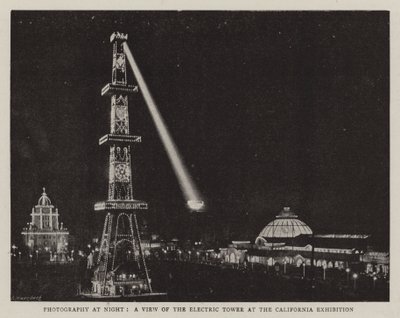 Fotografia nocą, widok na Electric Tower na wystawie w Kalifornii autorstwa English Photographer