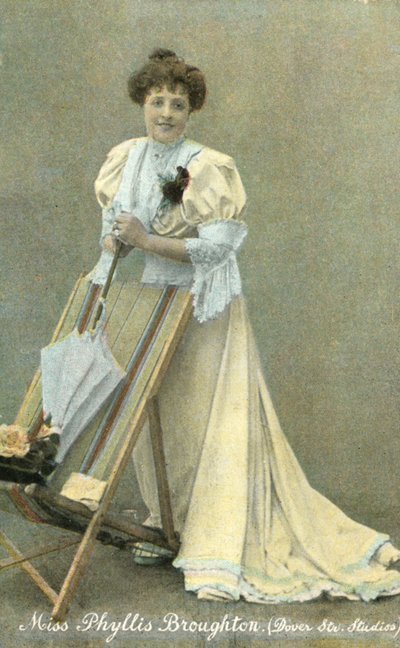 Phyllis Broughton, angielska aktorka teatralna (zdjęcie kolorowe) autorstwa English Photographer