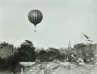 Teren rekreacyjny topoli: balon na ogrzane powietrze, 1892 autorstwa English Photographer