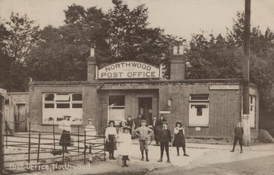 Urząd pocztowy, Northwood, Londyn (zdjęcie czarno-białe) autorstwa English Photographer