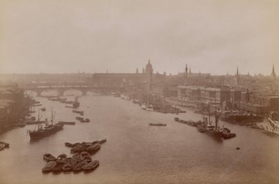 Pocztówka z widokiem na Tamizę autorstwa English Photographer